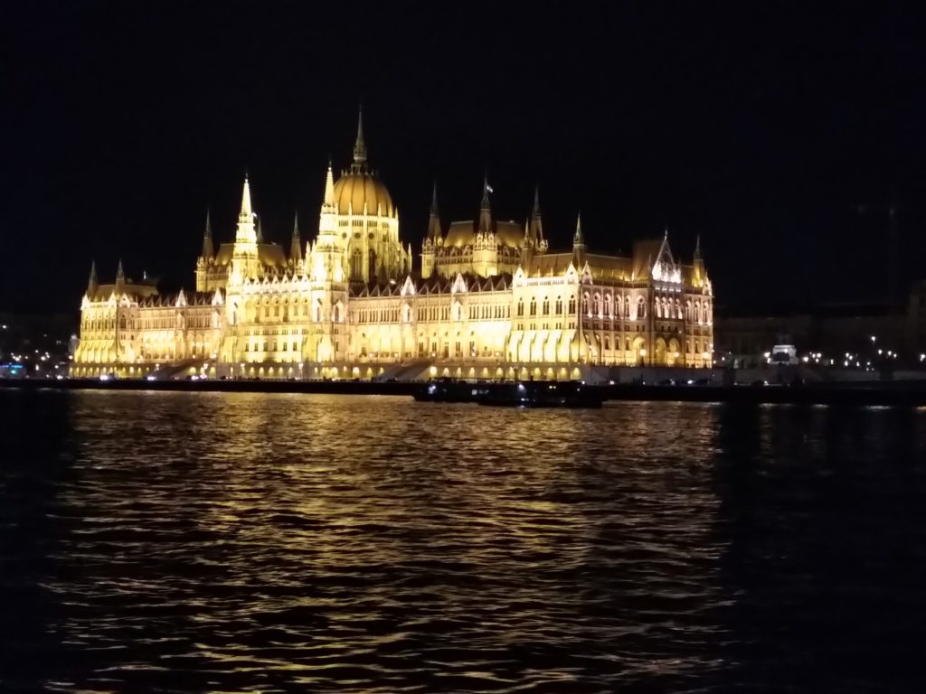 Budapest la perla del Danubio Pura Vita 